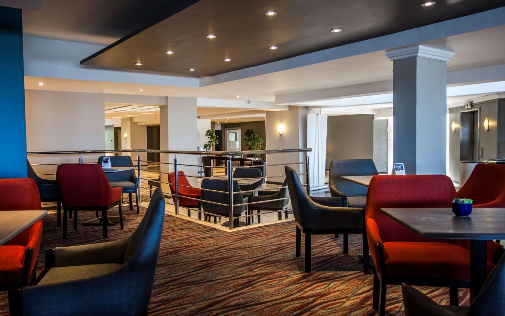 Garden Court East London Hotel ภายนอก รูปภาพ