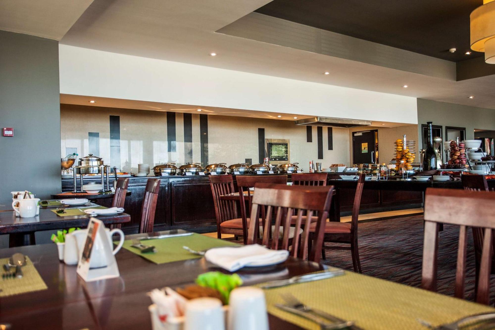 Garden Court East London Hotel ภายนอก รูปภาพ