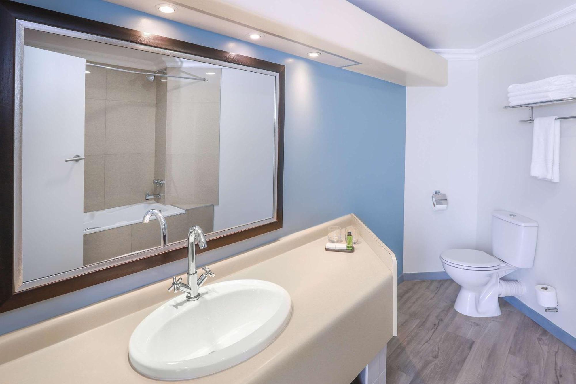 Garden Court East London Hotel ภายนอก รูปภาพ